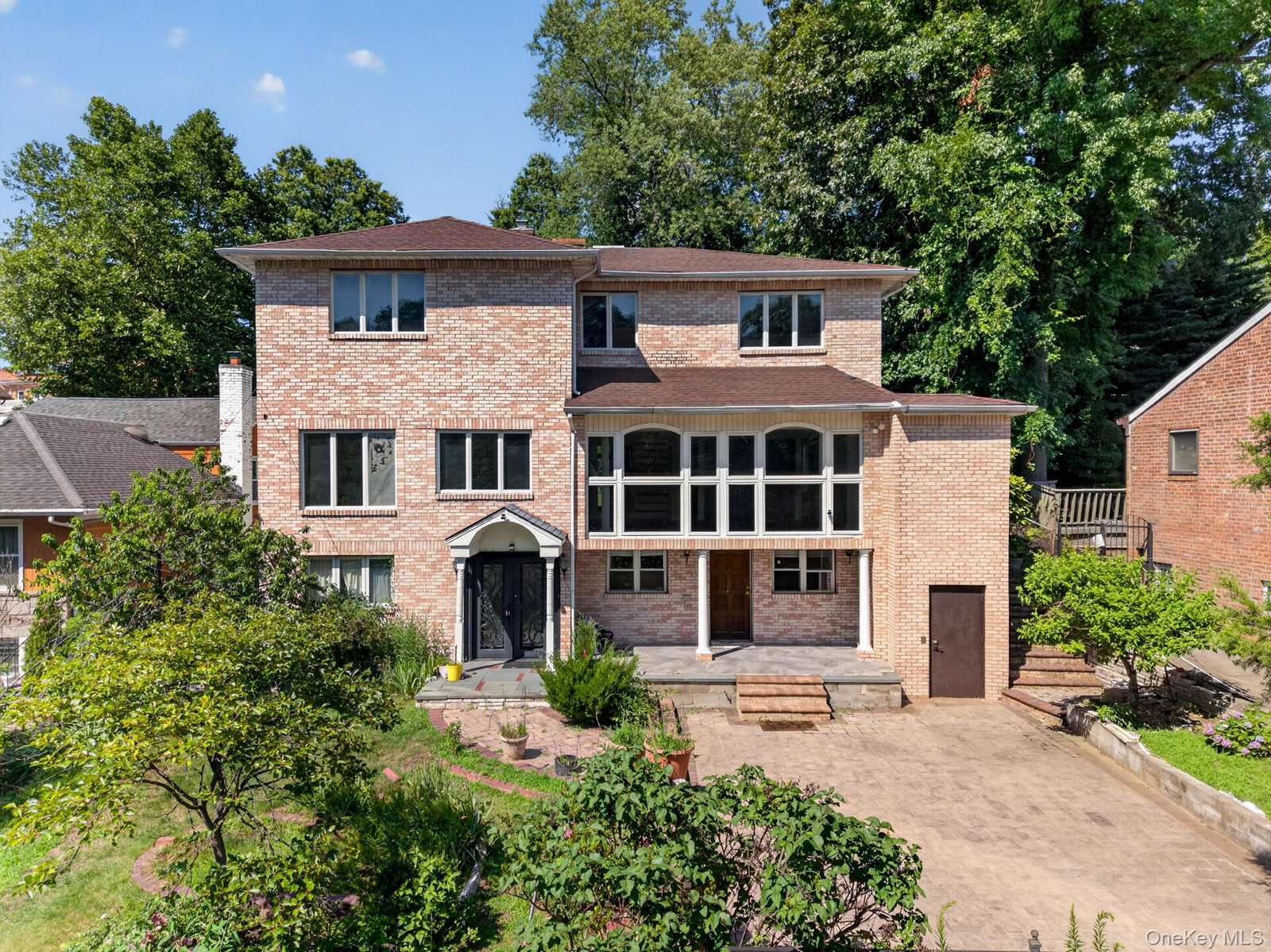 7157 Douglaston Pkwy