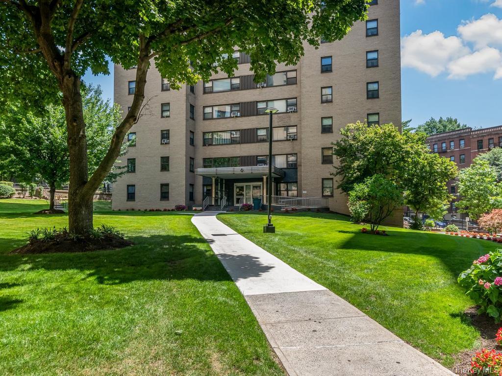 6 Fordham Hill Oval Unit 10F