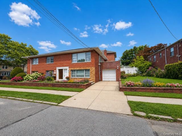 2539 Woodhull Ave