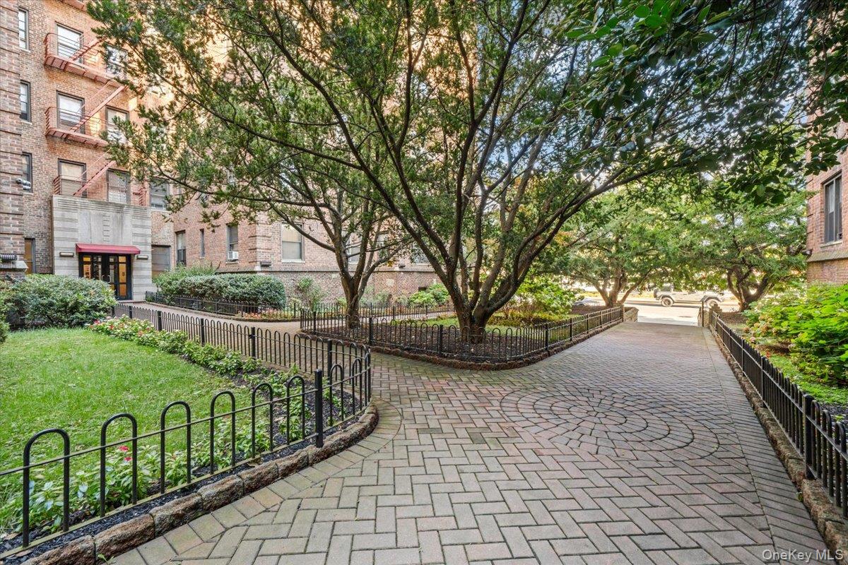 3015 Riverdale Ave Unit 6D