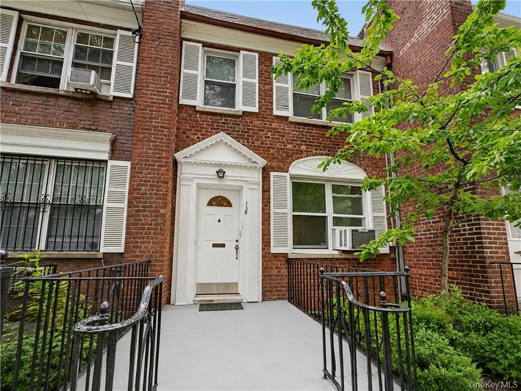 138 Van Cortlandt Park S