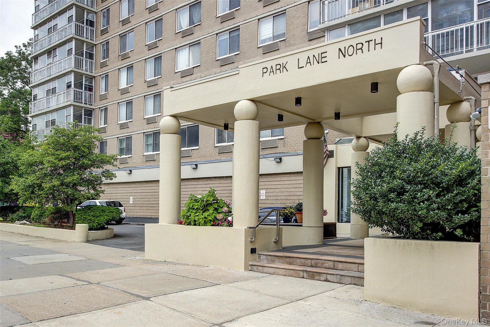 11817 Union Tpke Unit 11J