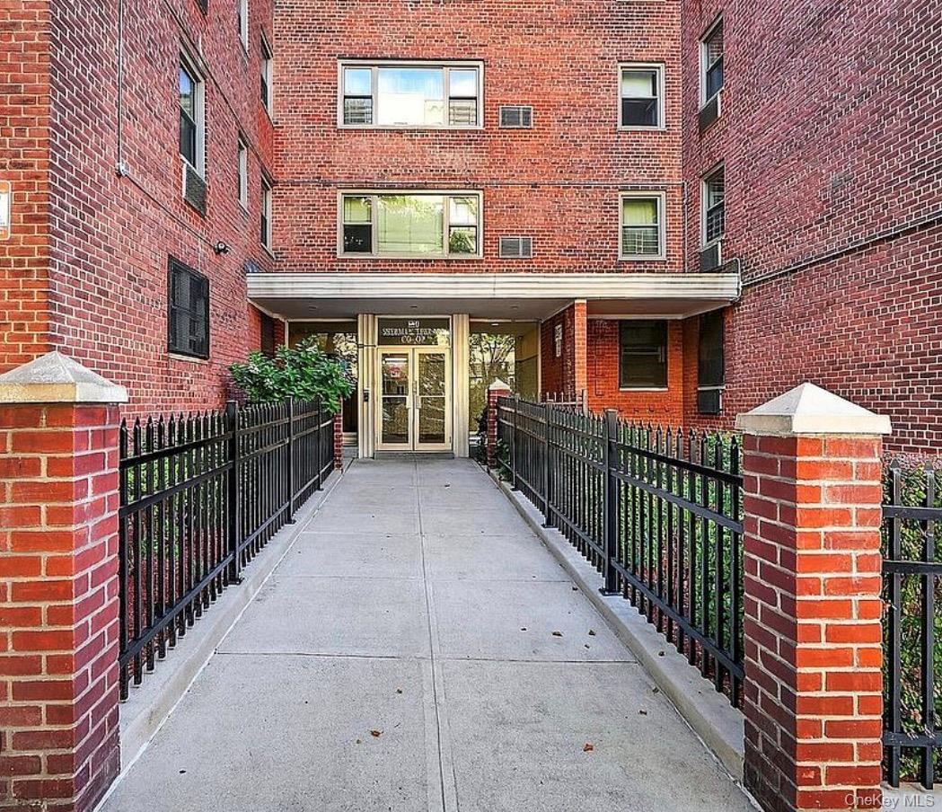 1010 Sherman Ave Unit 2D