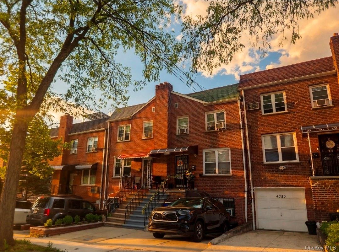 4382 Byron Ave