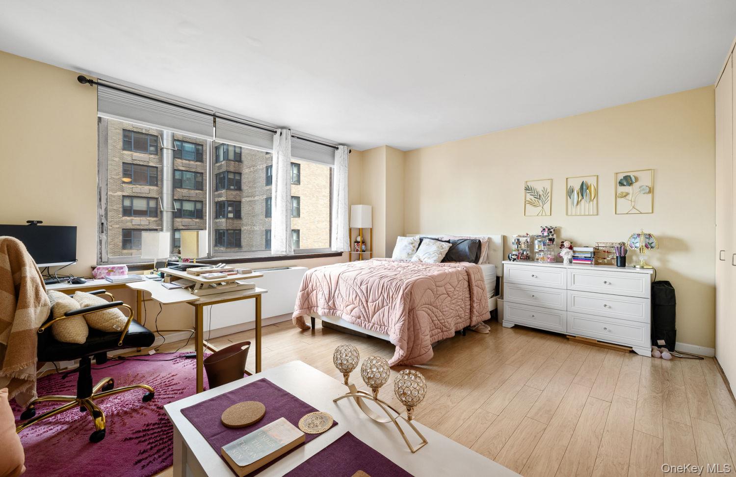 235 E 40th Street Unit 27I