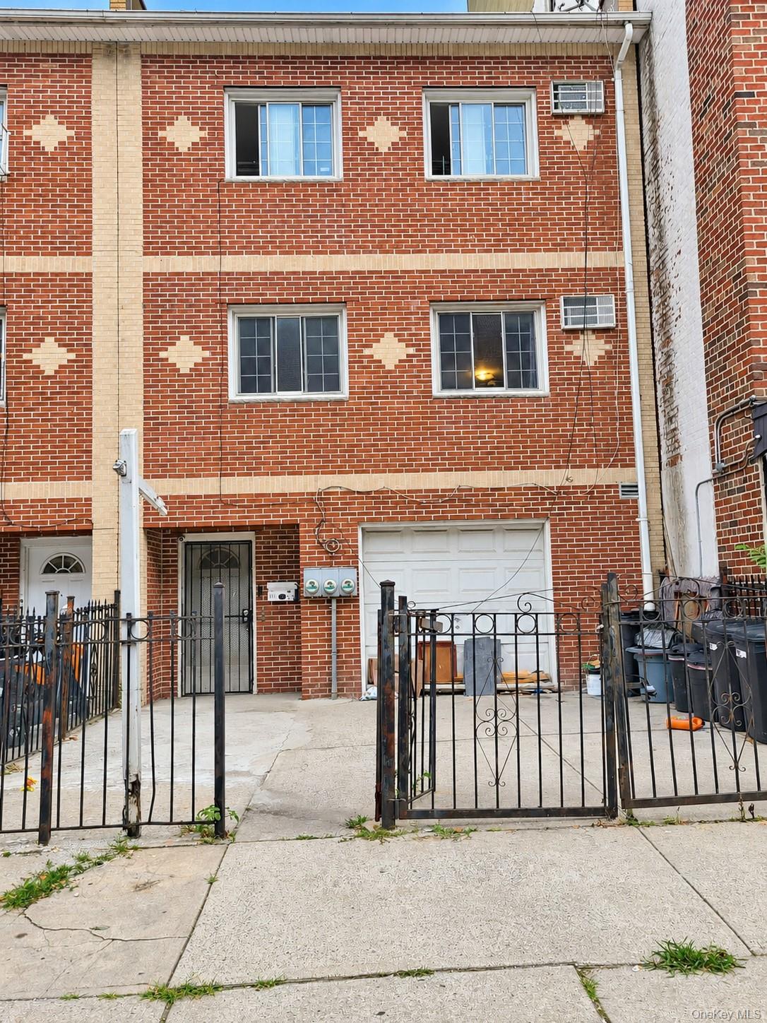 404 E 21st St
