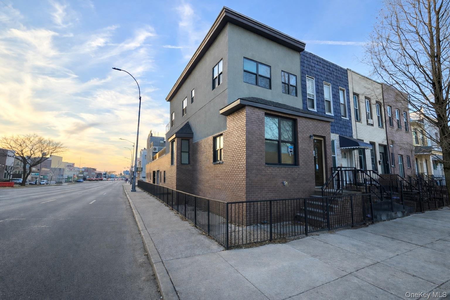 32 Radde Pl
