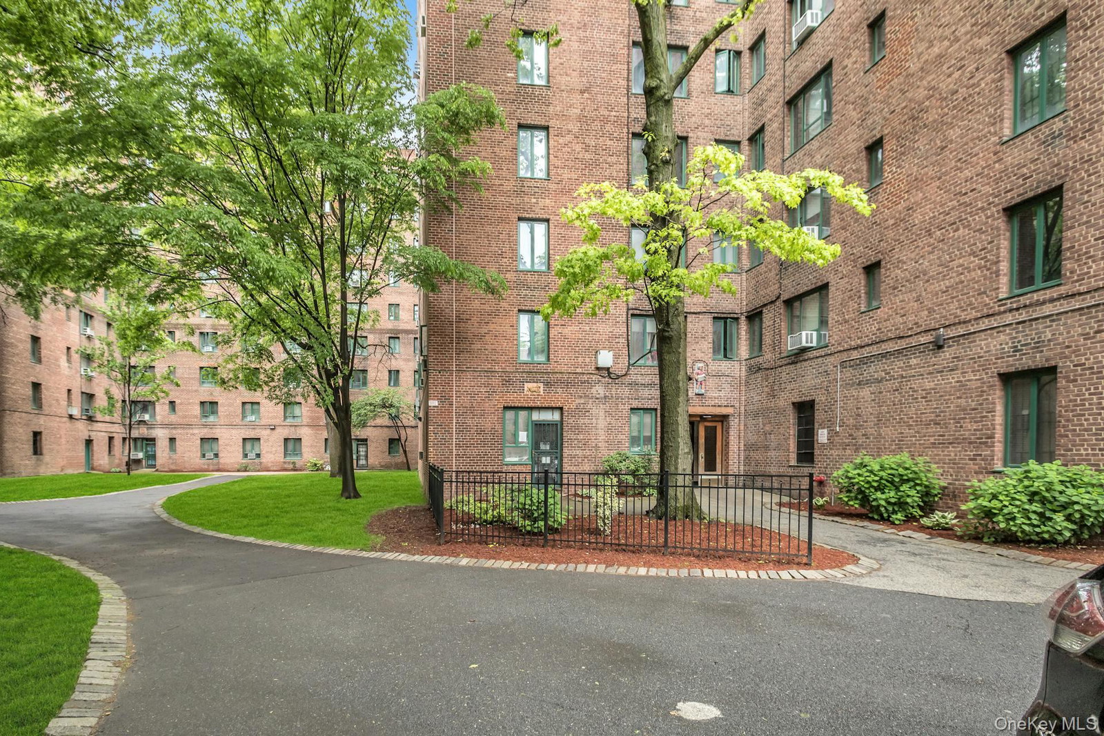1579 Metropolitan Ave Unit 3B