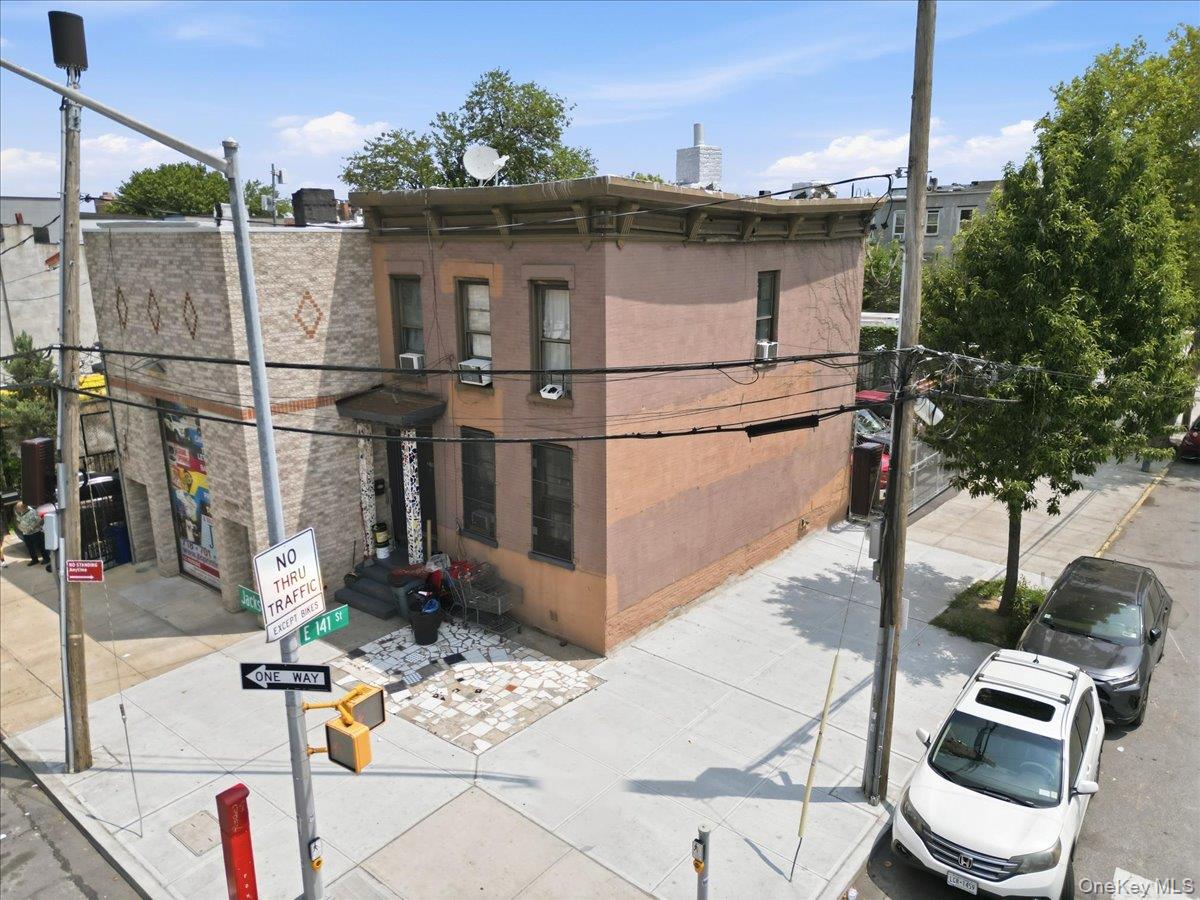 320 Jackson Ave