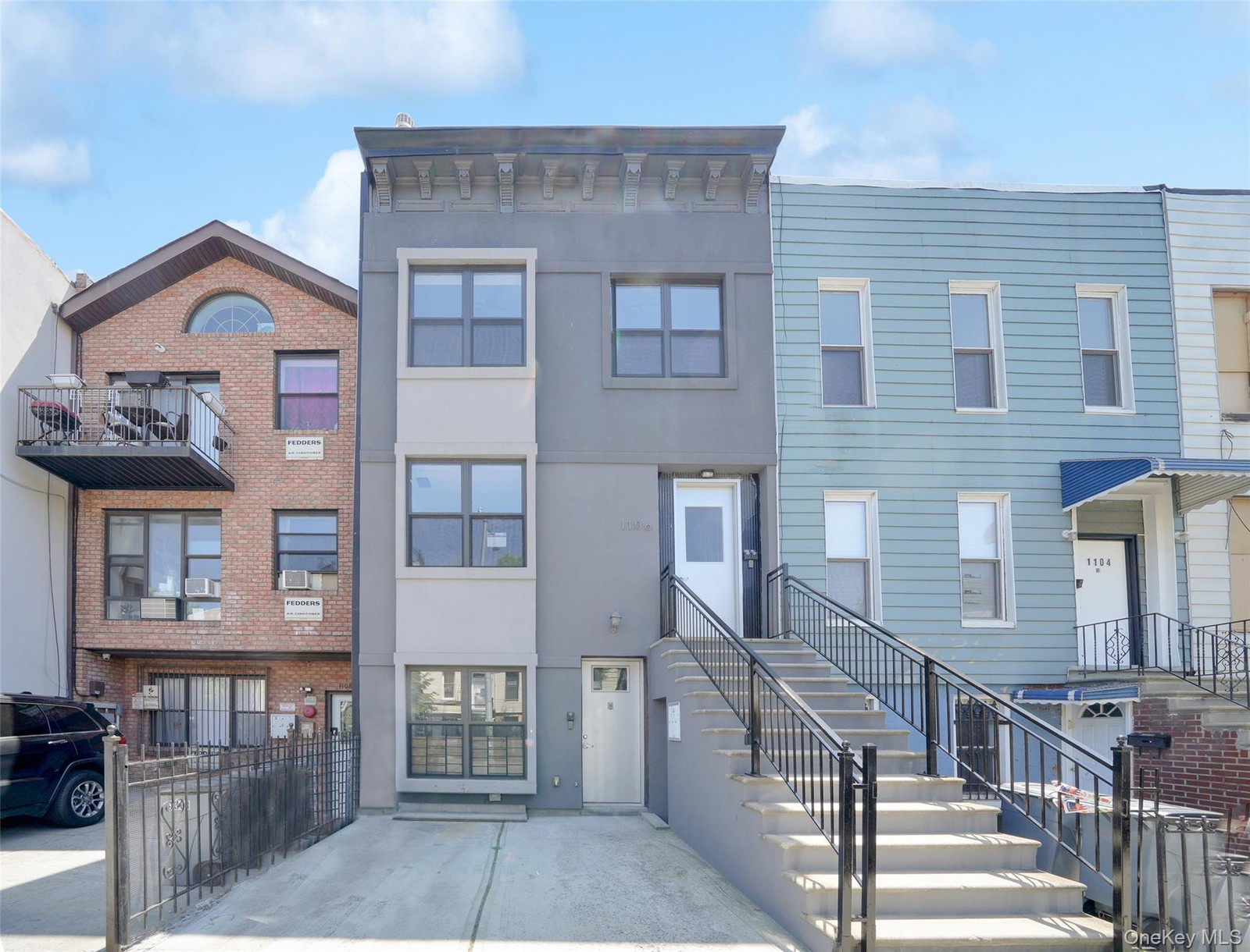 1106 Halsey St
