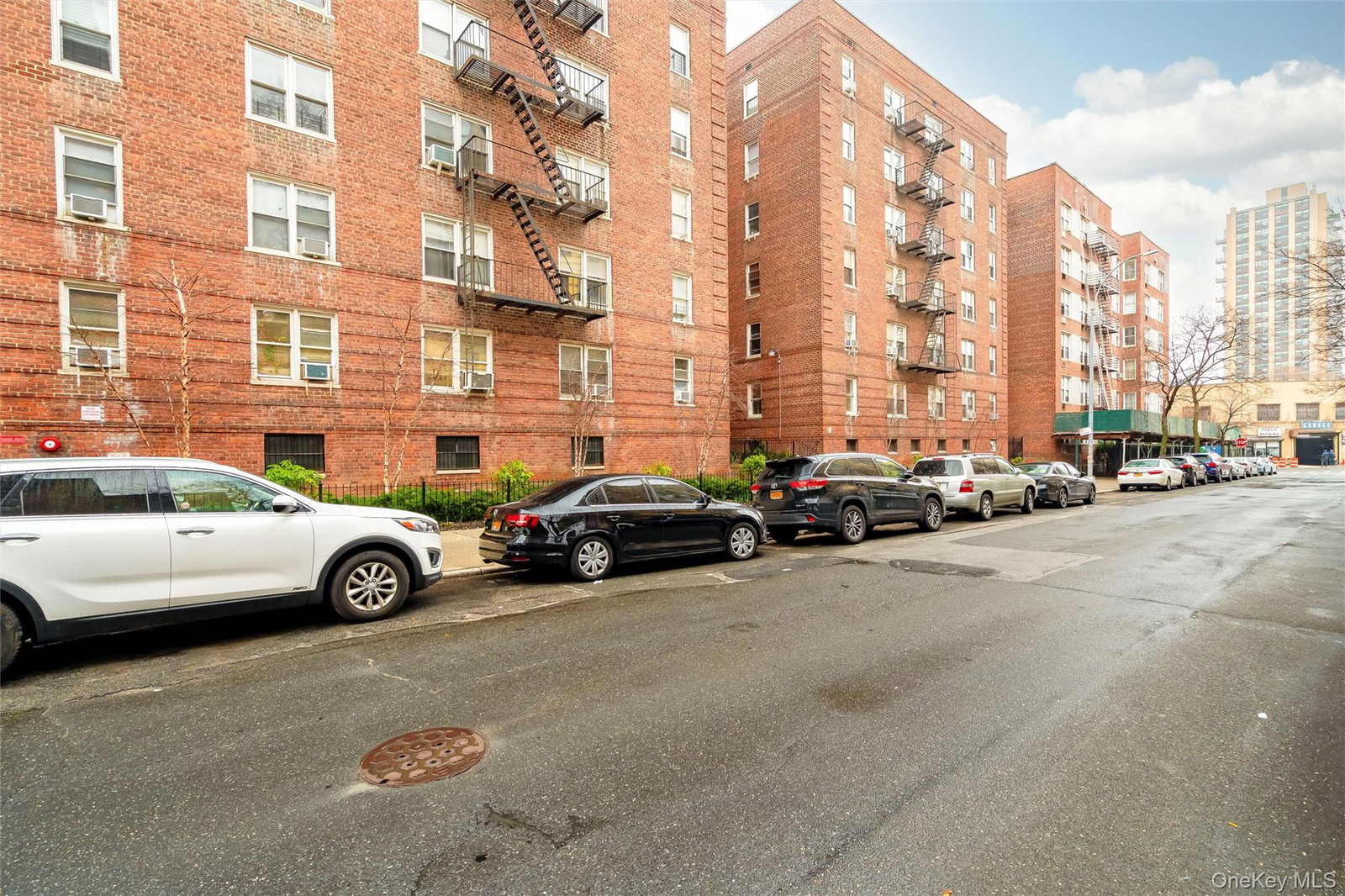 2080 Barnes Ave Unit 4A