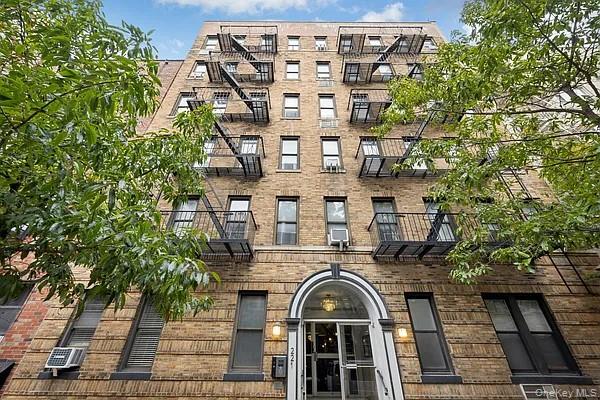 221 E 76 Street Unit 4F