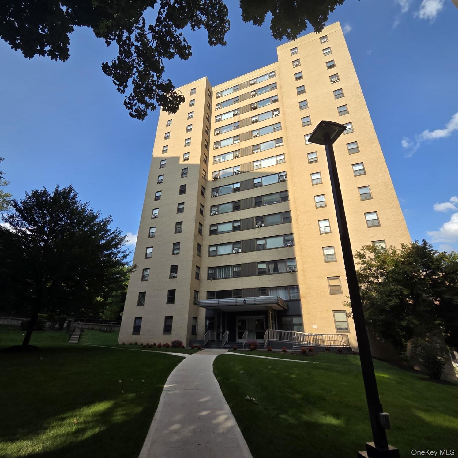 6 Fordham Hill Oval Unit 8H