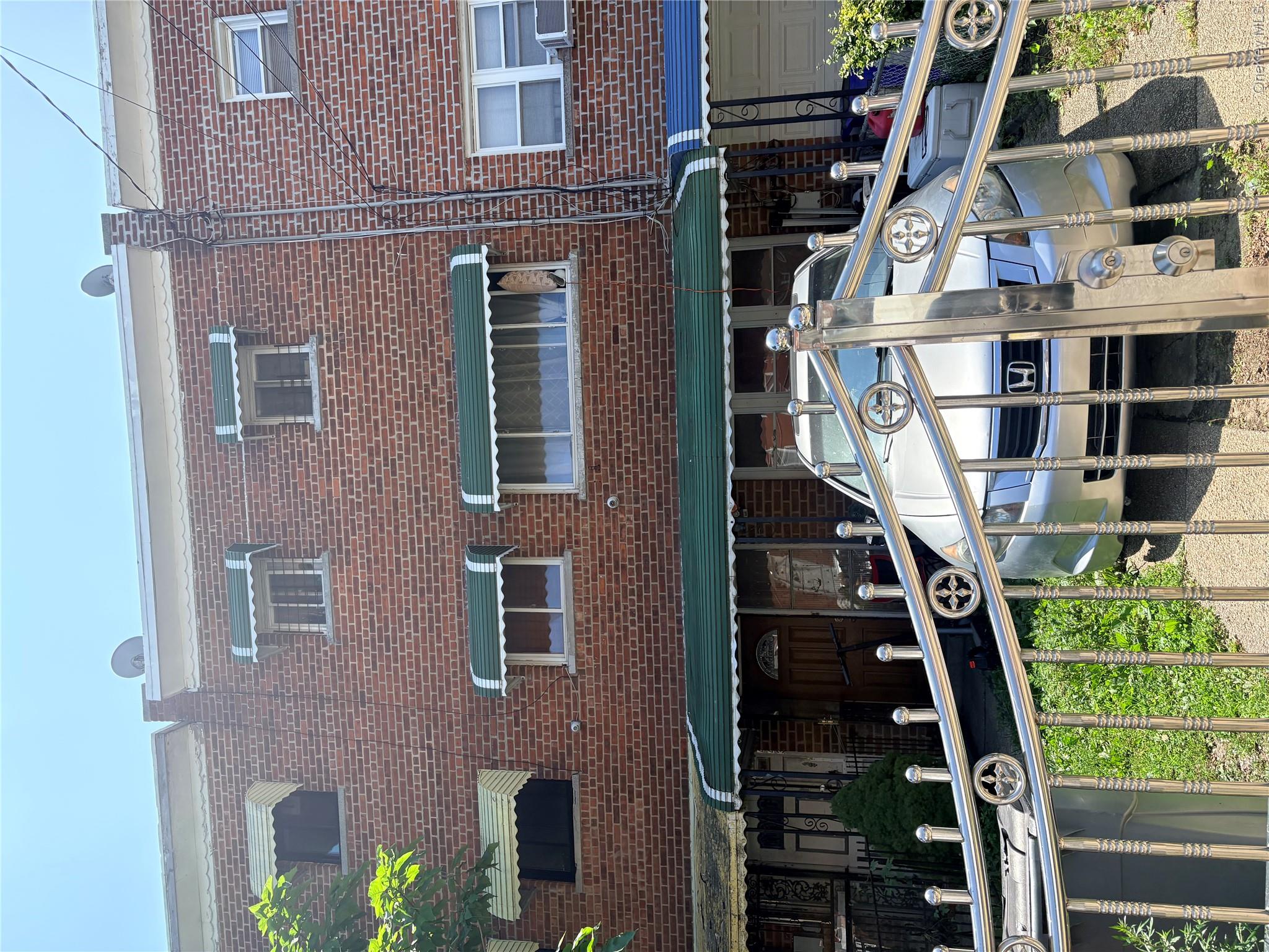 445 Effingham Ave