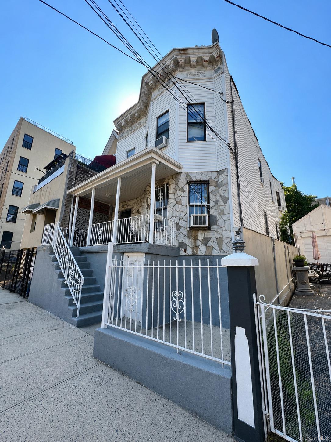 1819 Waterloo Pl