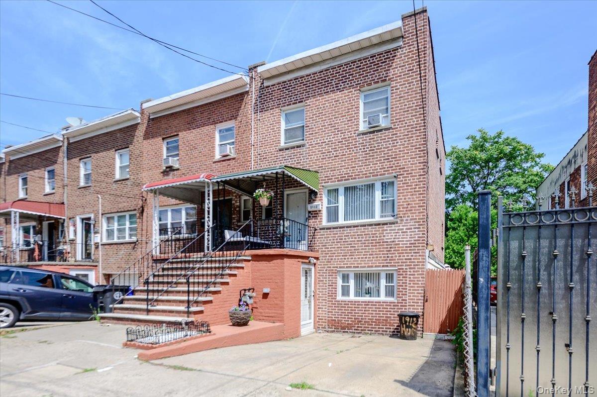 1912 Hunt Ave
