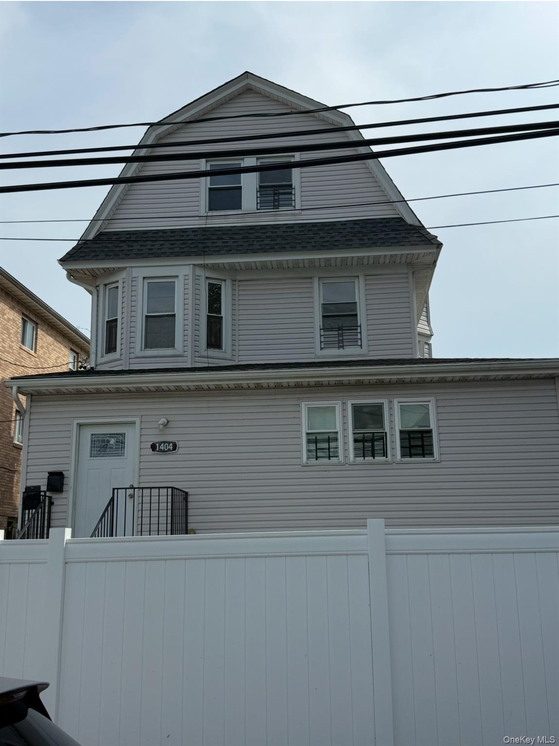 1404 Dickens St