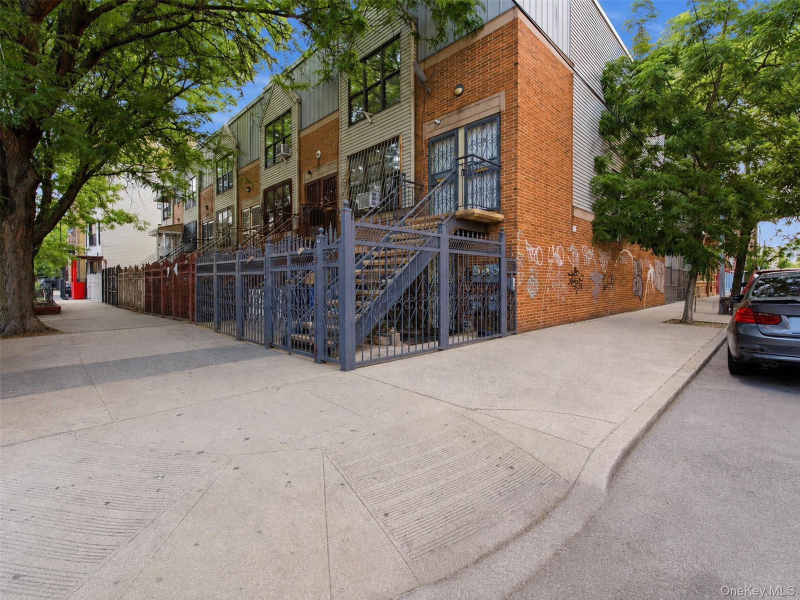 2000 Mapes Ave