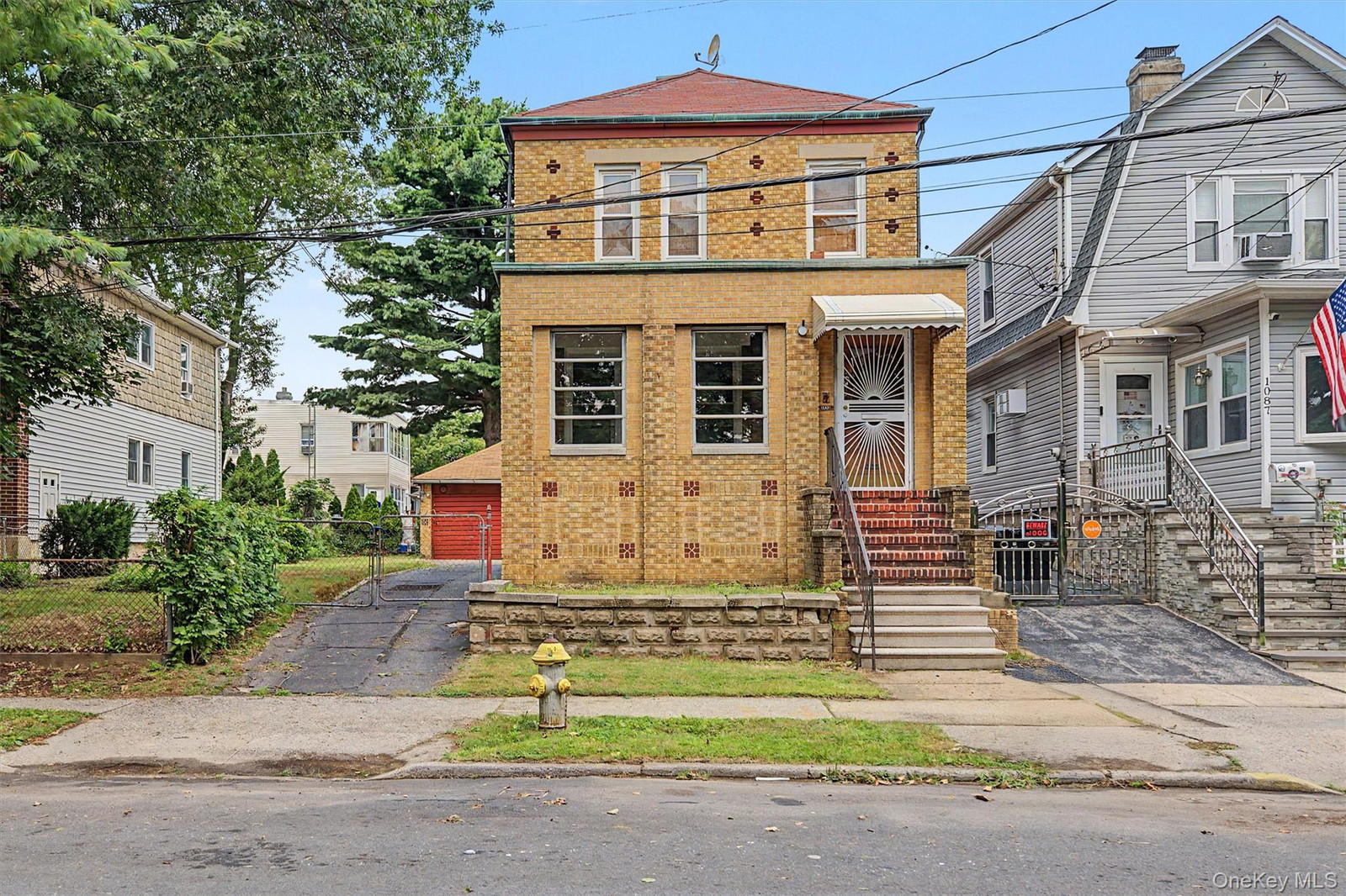 1085 Sackett Ave