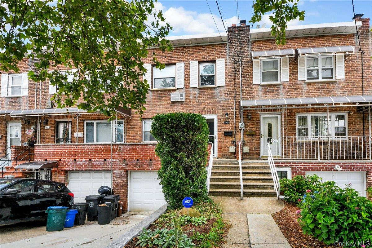 3015 Waterbury Ave