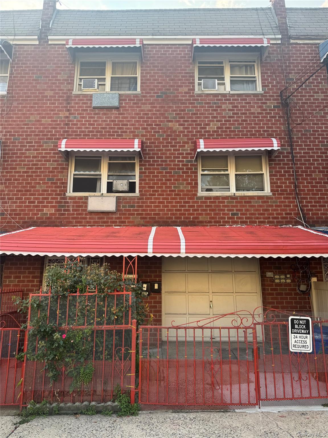 3637 Olinville Ave