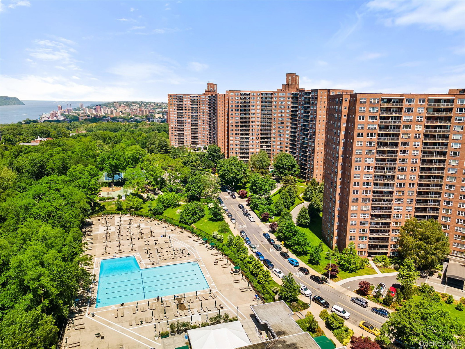 5900 Arlington Ave Unit 4G