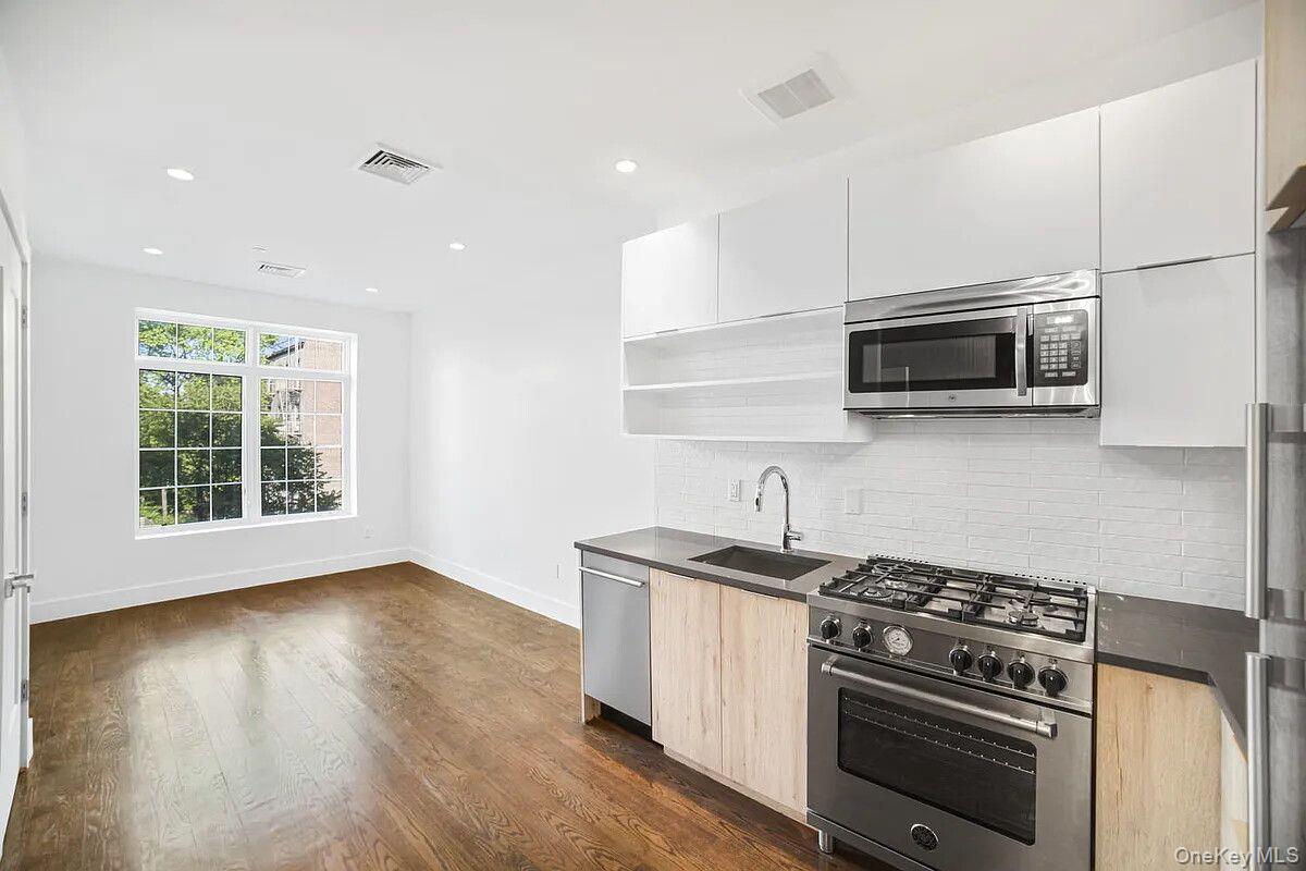 341 Nostrand Ave Unit 302D