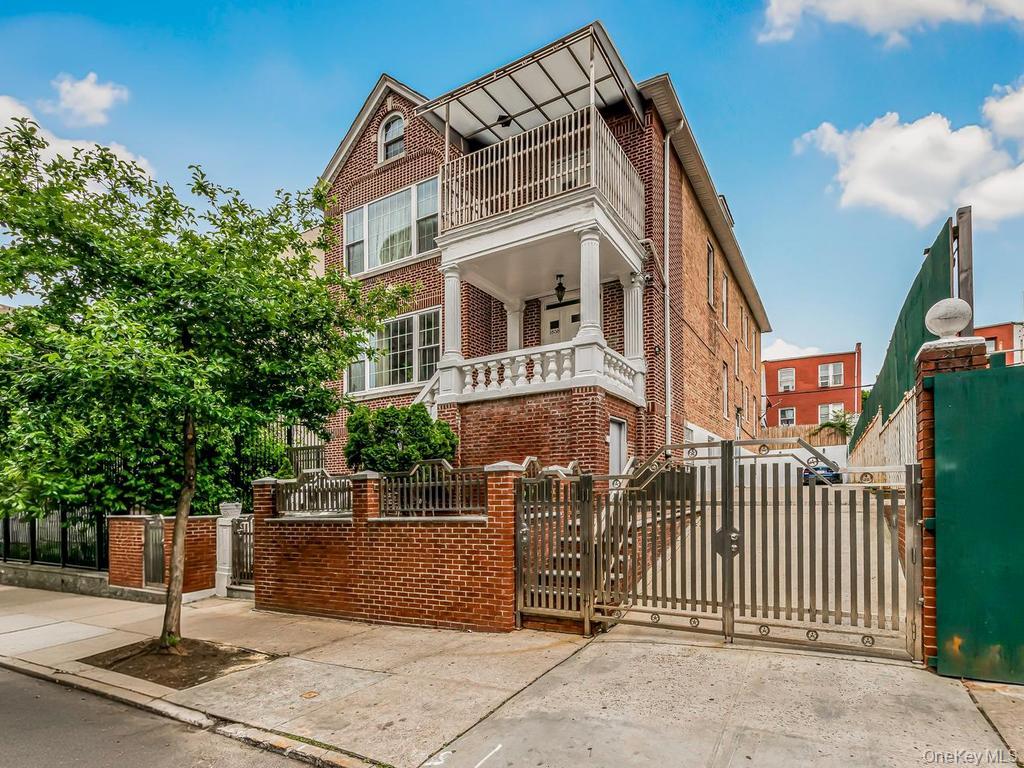 1858 Phelan Pl