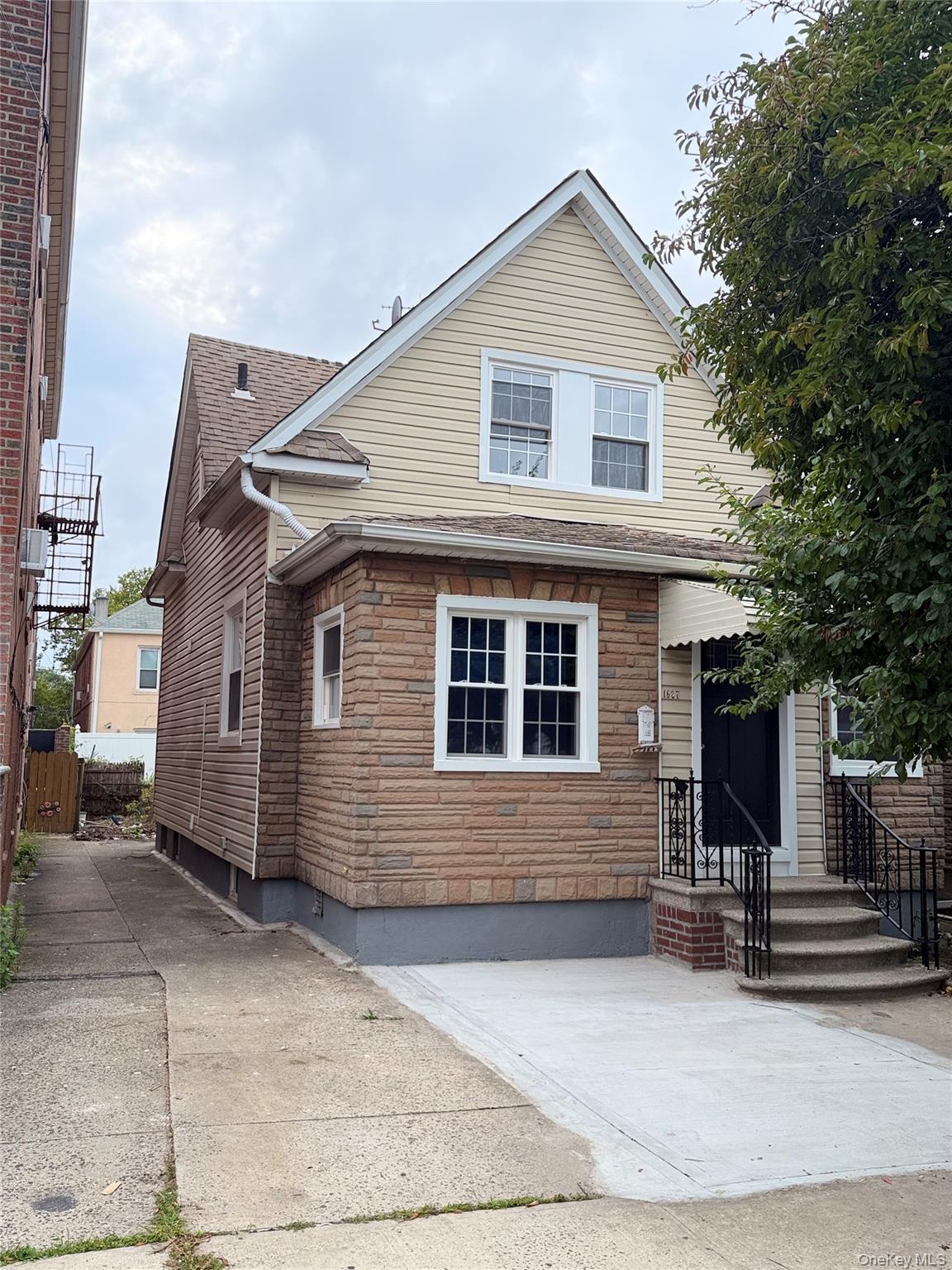 1627 Pilgrim Ave