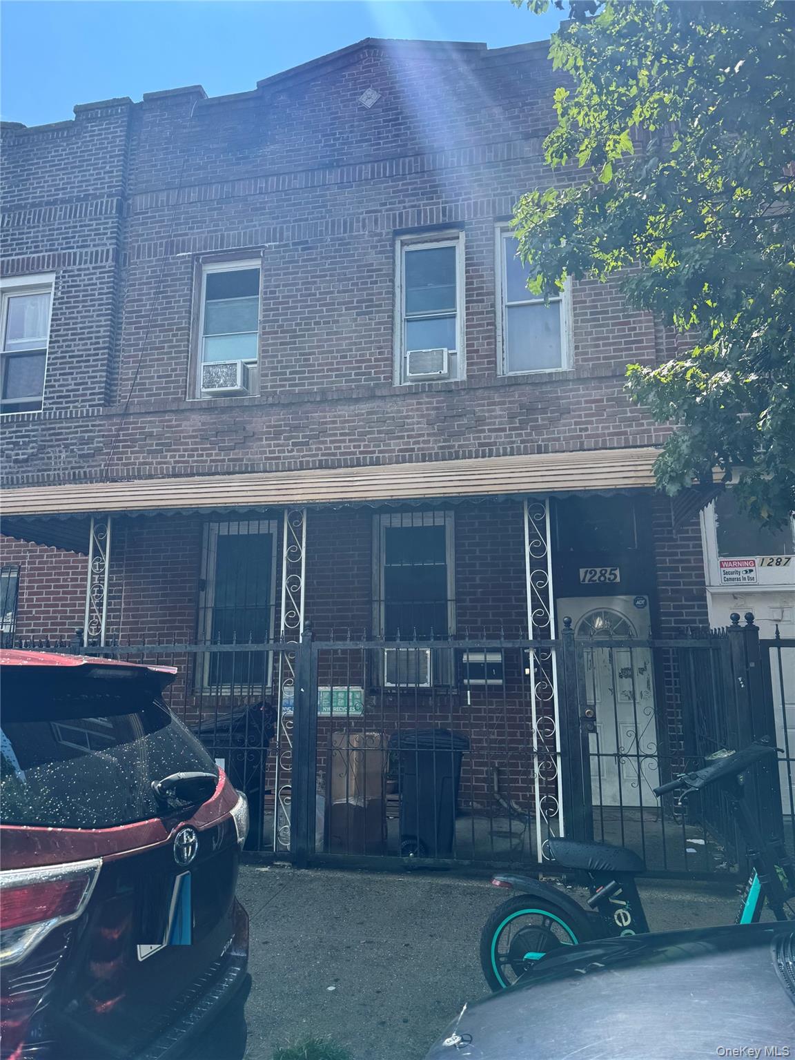 1285 Saint Lawrence Ave