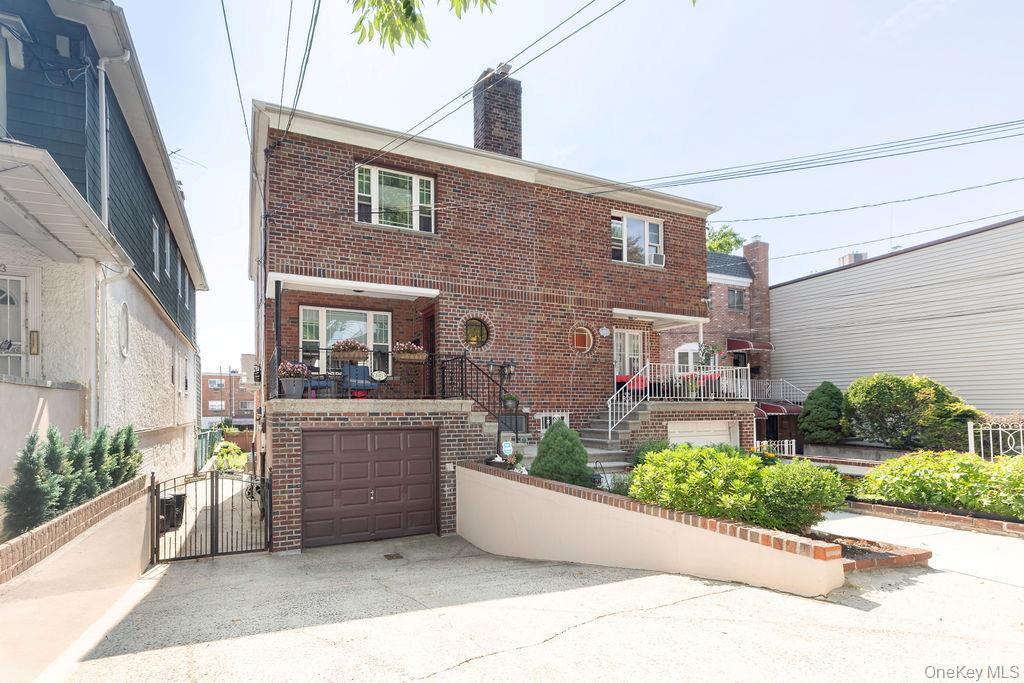 1915 Fowler Ave