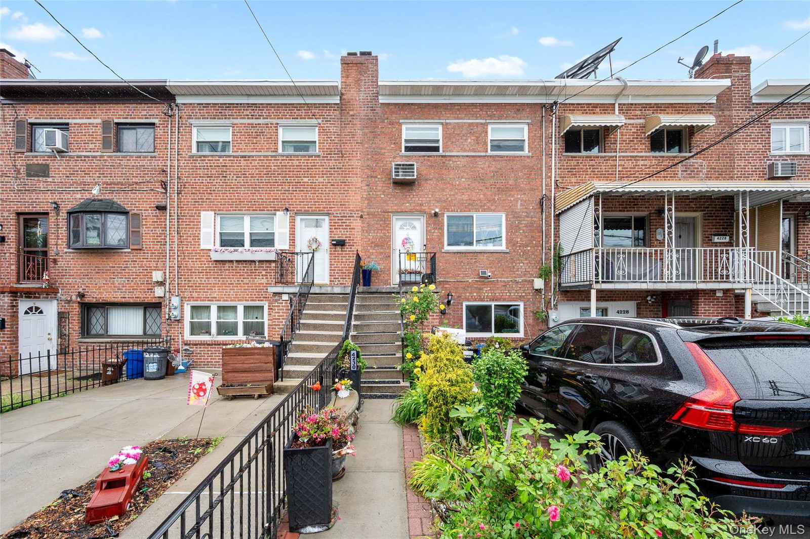 4230 E Tremont Ave