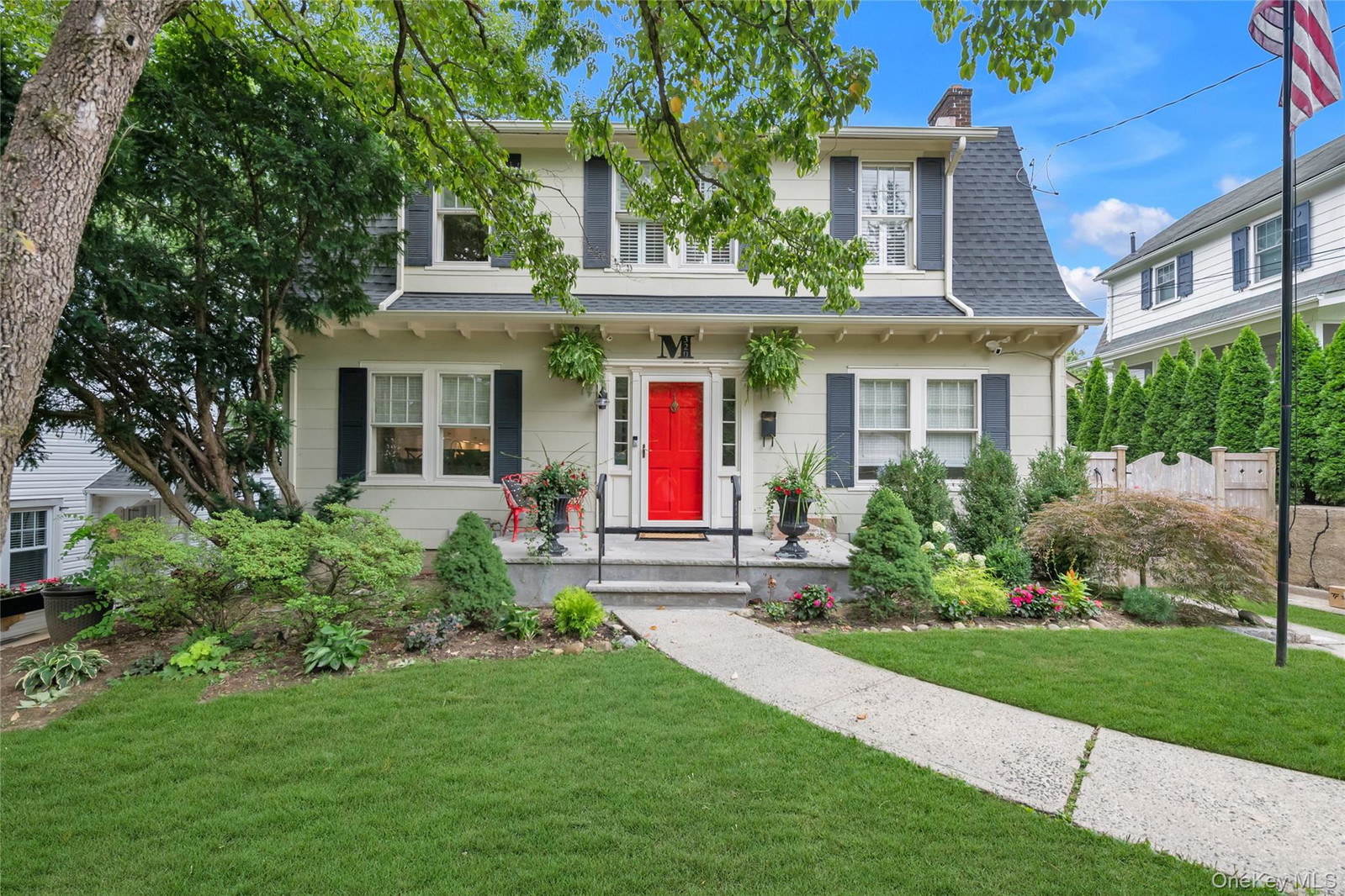 320 Forest Rd