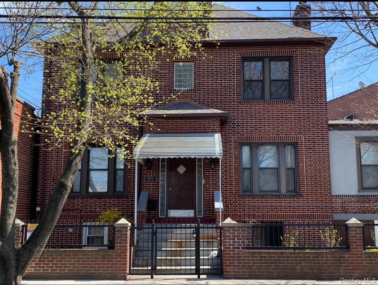 2564 Paulding Ave