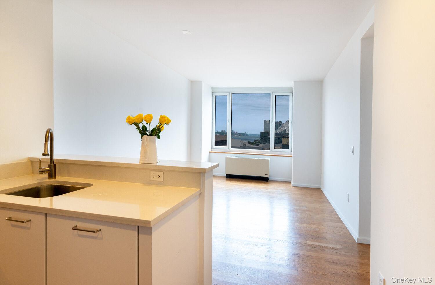635 W 42nd Street Unit 14D