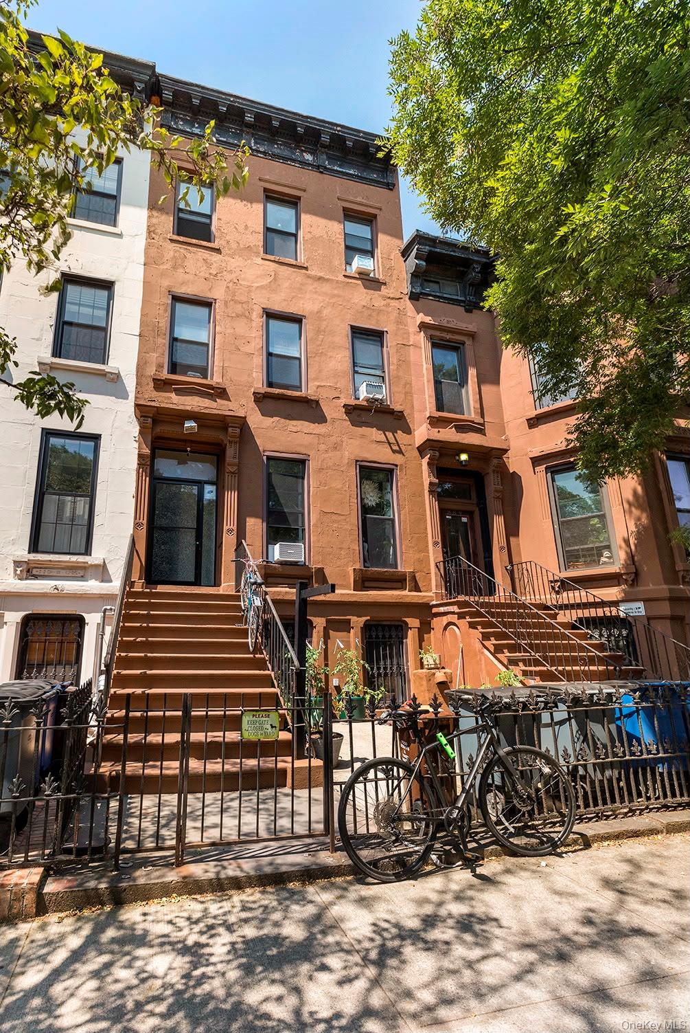 887 Lafayette Ave