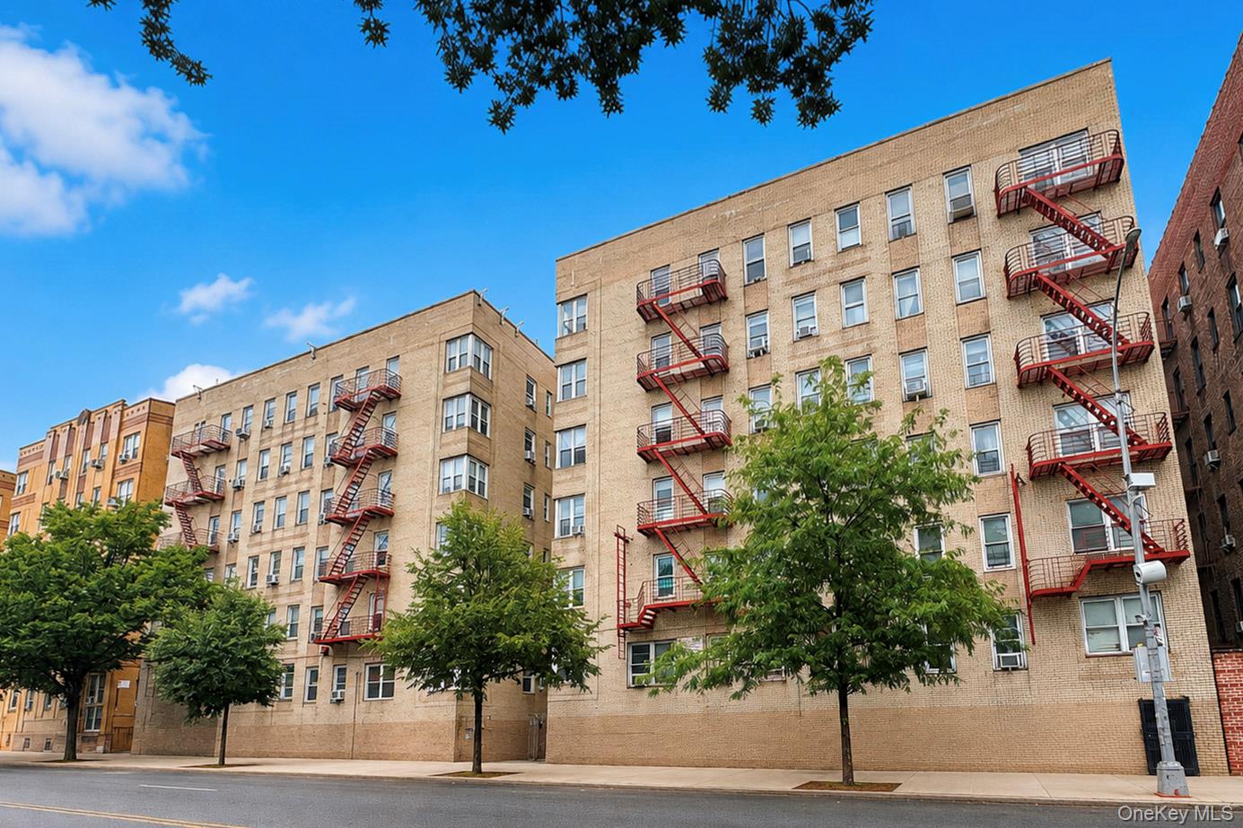 2160 Bronx Park E Unit 1F