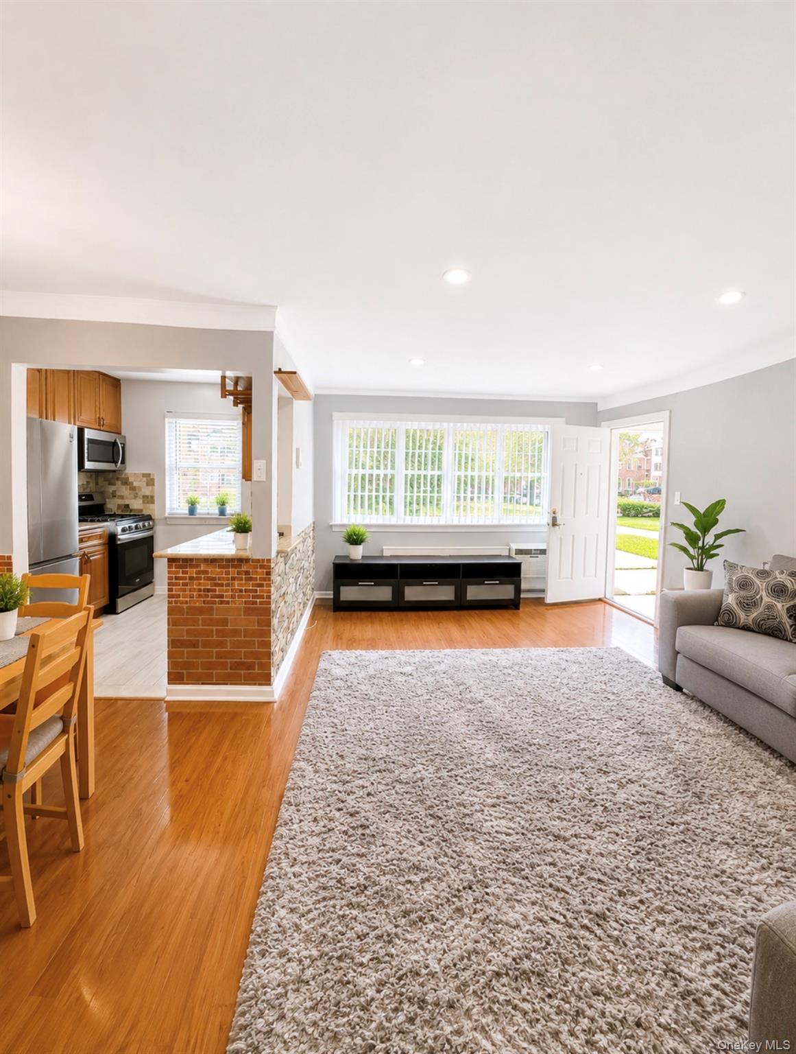 15054 Melbourne Ave Unit 1R