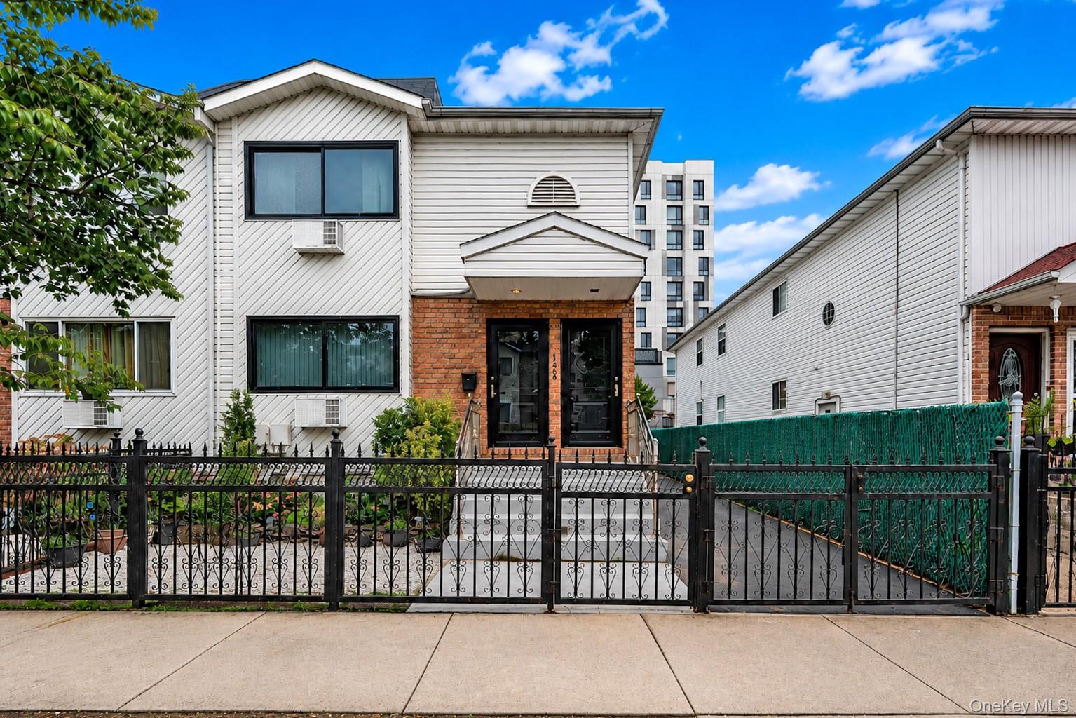 1048 Beach 22nd St