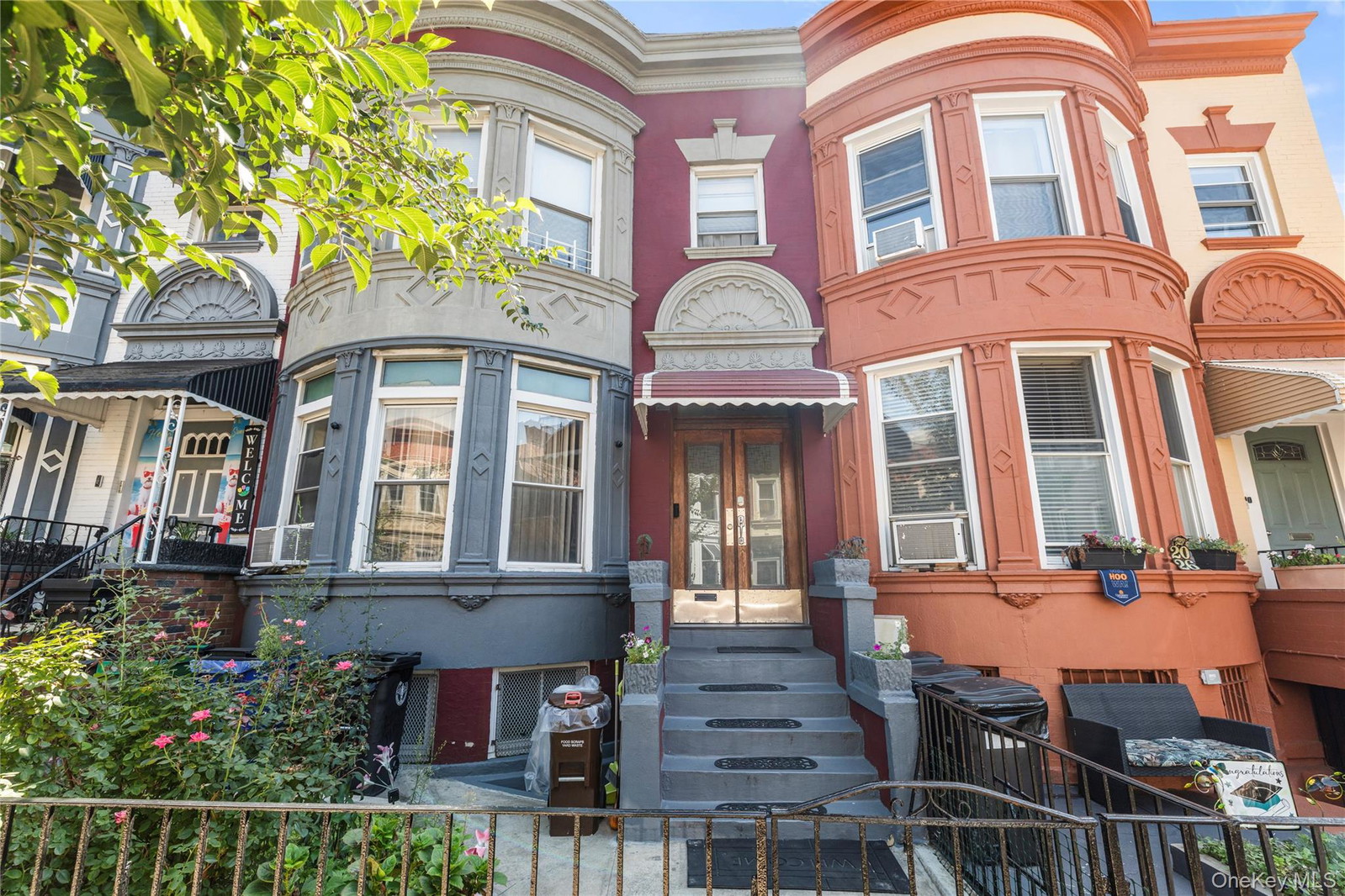 1052 Lincoln Pl