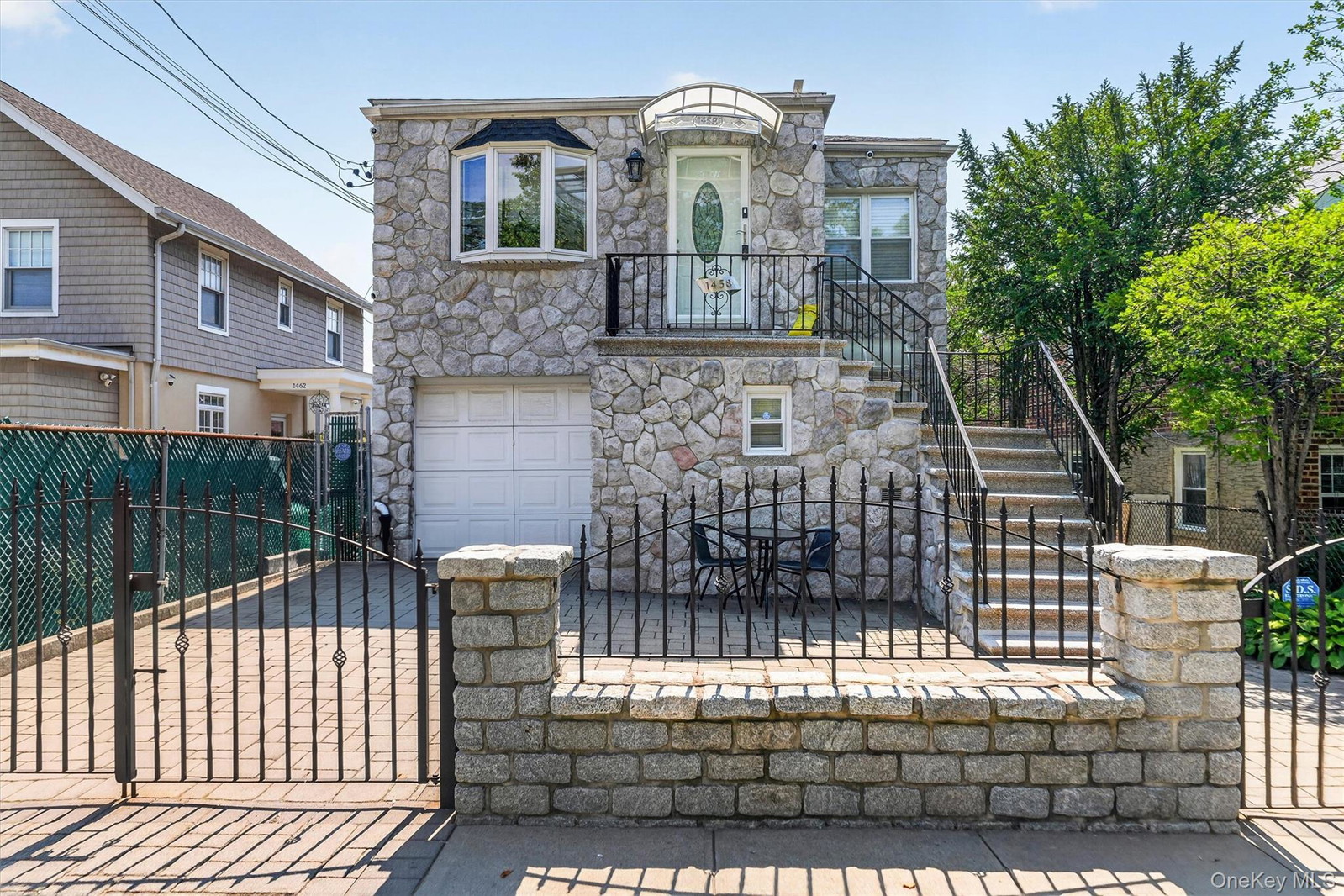 1458 Dwight Pl