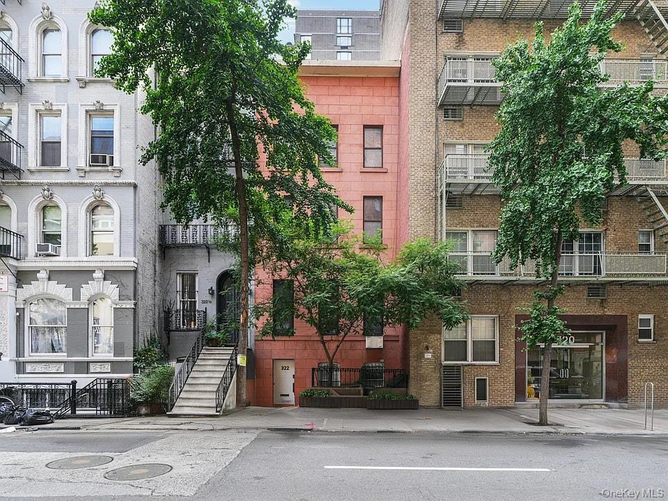 322 E 50th St