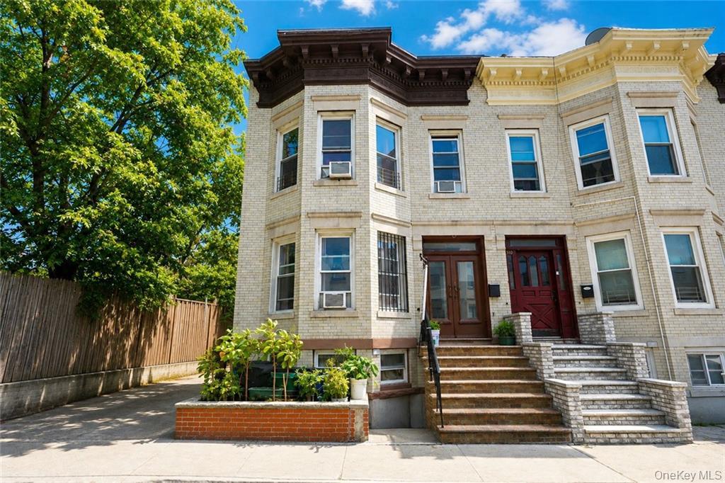 82 Kermit Pl