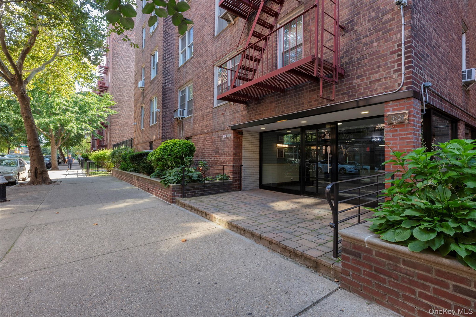 3324 91st St Unit 4S