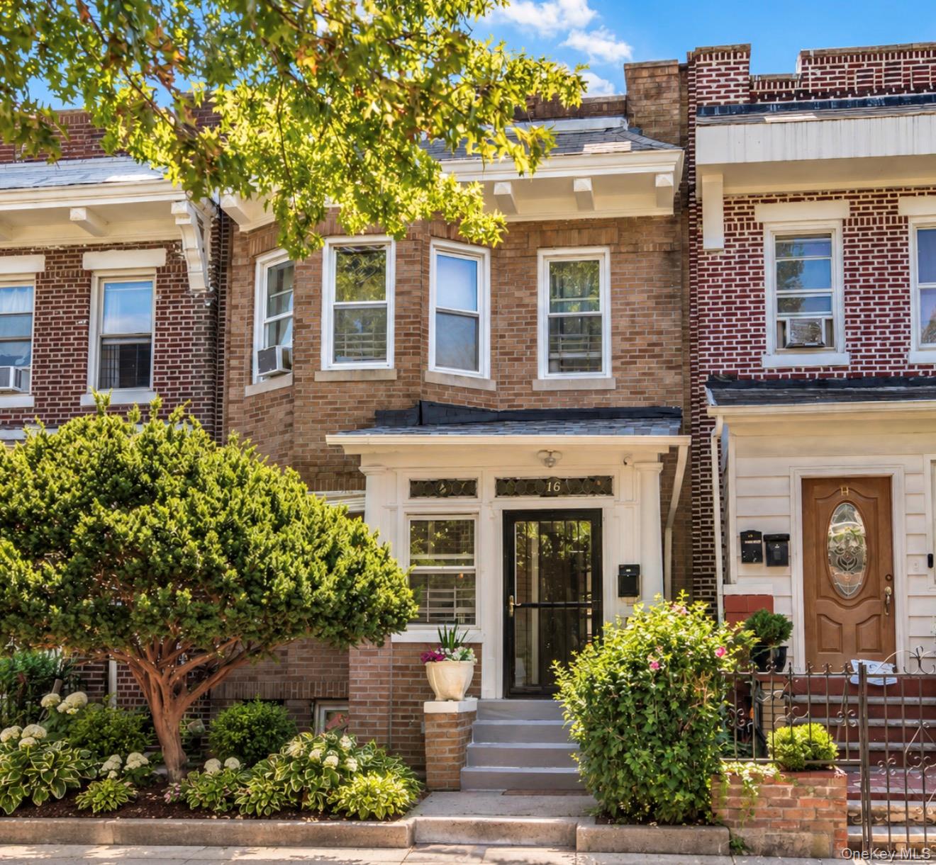 16 Adler Pl