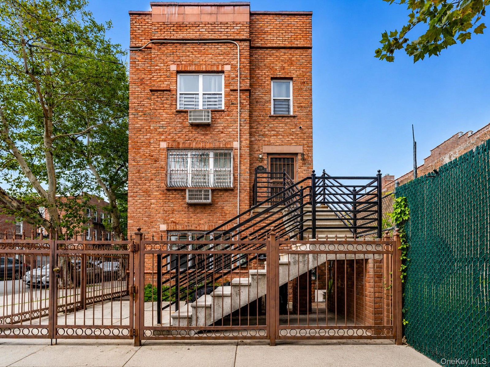 143 Newport St