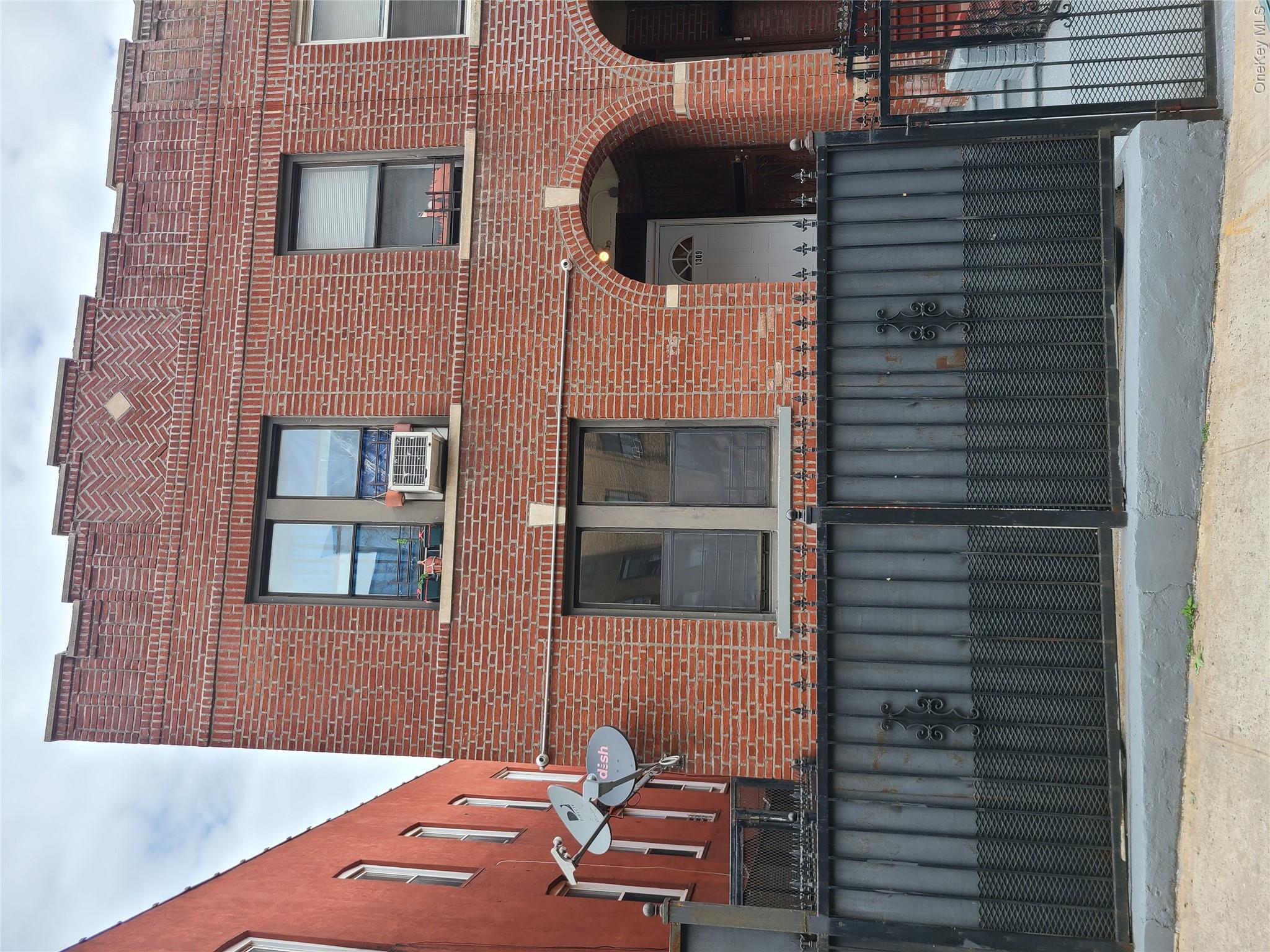 1309 Seneca Ave