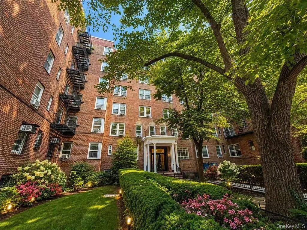 8511 34th Ave Unit 3H