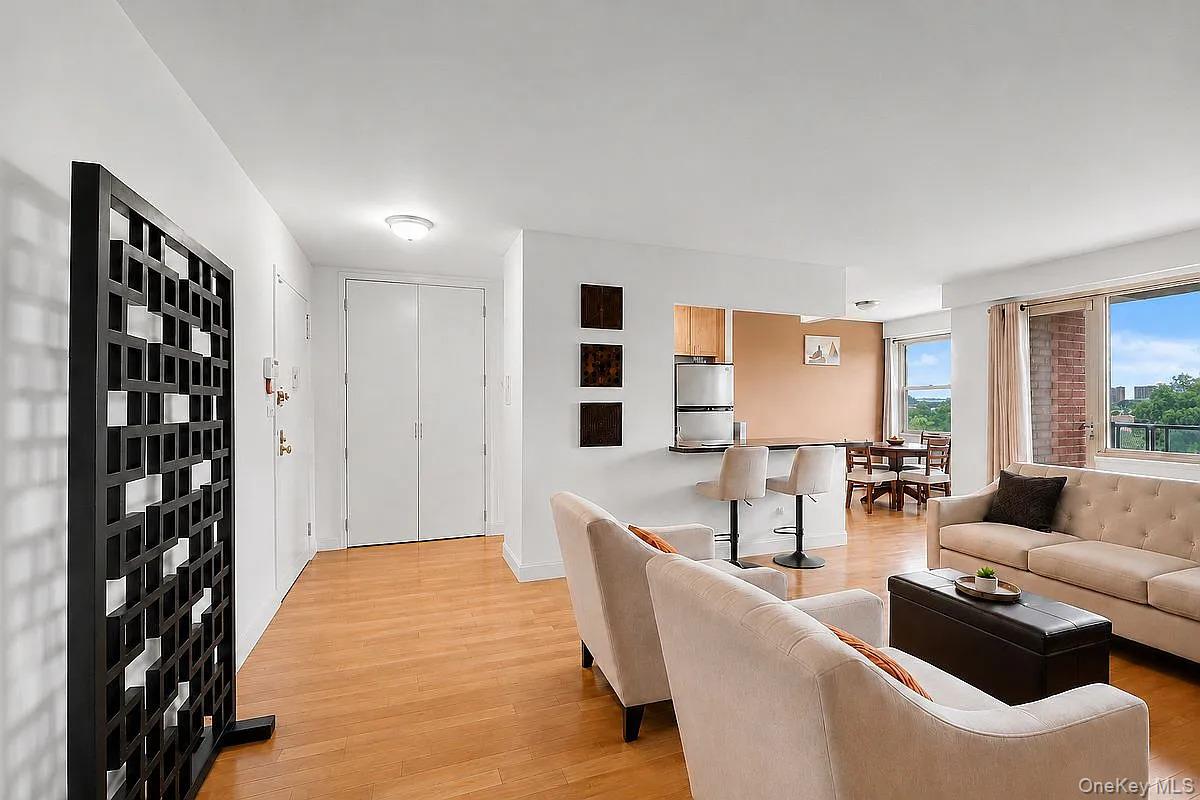 400 Cozine Ave Unit 5E