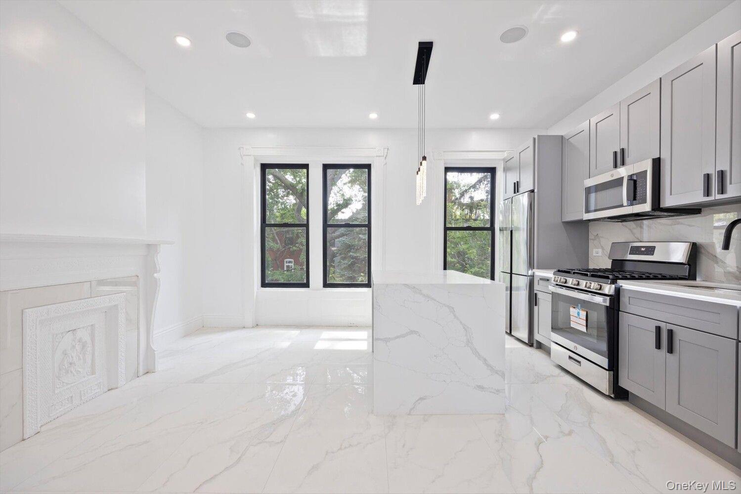 736 Halsey St Unit 3